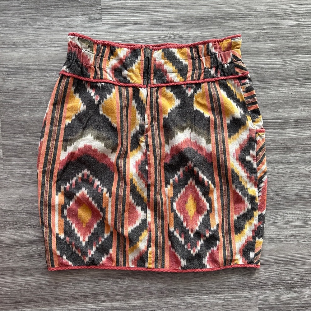 High-Waisted Patterned Mini Skirt - Picture 4 of 7